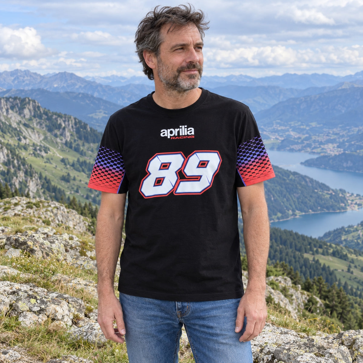 Aprilia Racing Fan T-Shirt – Martinator #89 – ilustrační foto (AI)