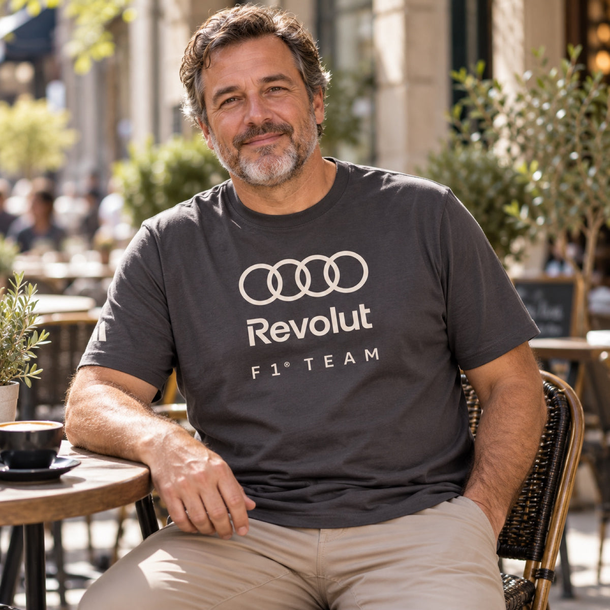 Tričko Audi Revolut F1 x Adidas – šedé, Lifestyle Edition – ilustrační foto (AI)