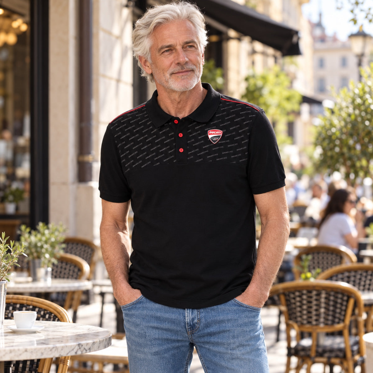 Polokošile pro fanoušky Ducati Corse s logem – ilustrační foto (AI)
