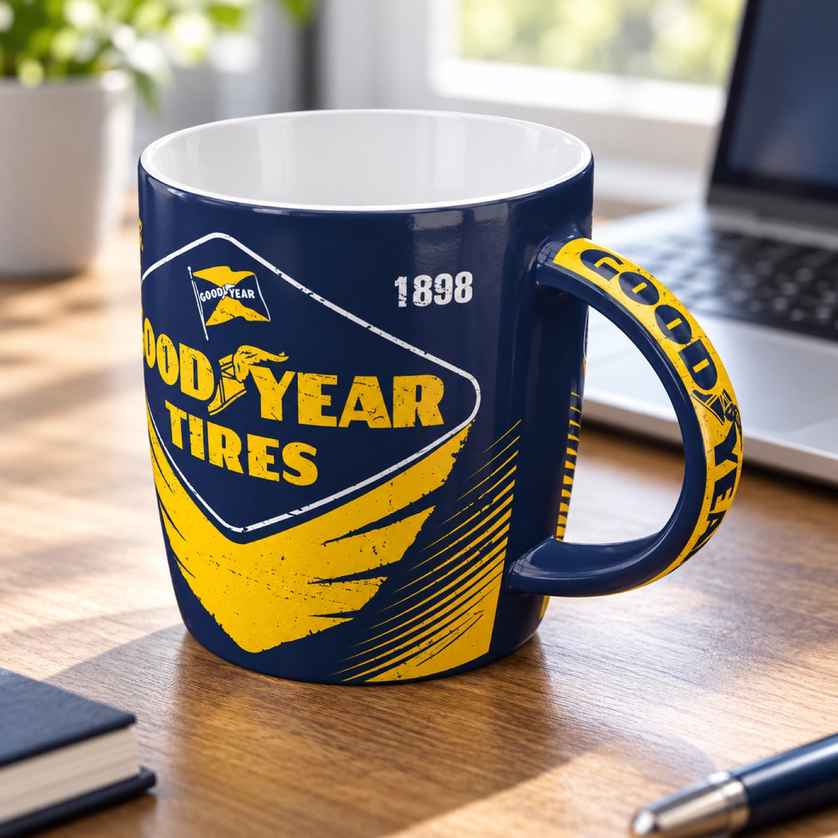 Keramický hrnek Goodyear s motivem – ilustrační foto (AI)
