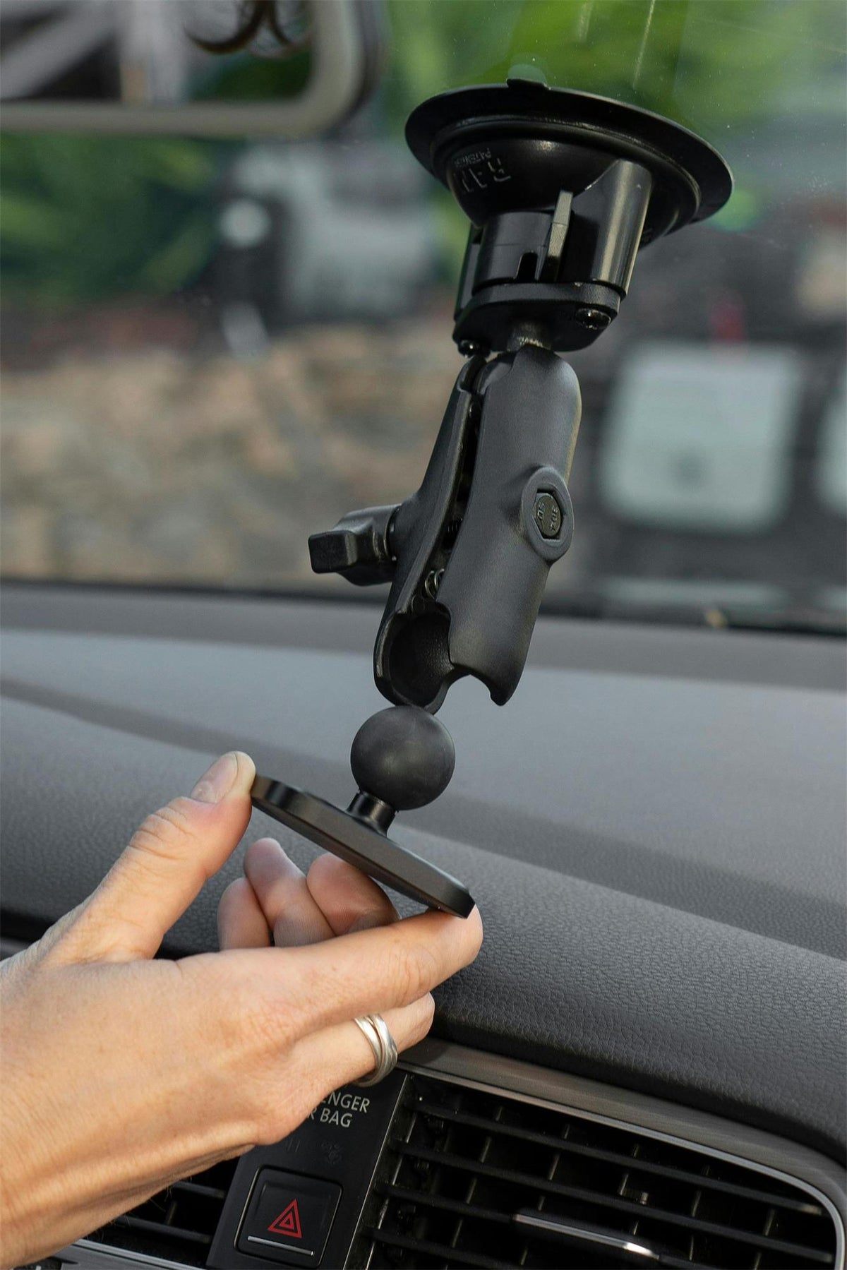 Držák do auta Peak Design Car Mount - nabíjecí adaptér s 1" kulovým kloubem V2 - černý