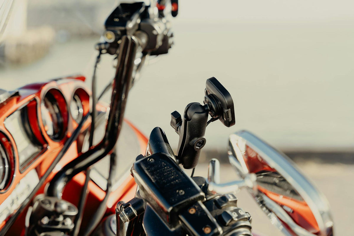 Držák na motorku Peak Design Motorcycle Mount - adaptér s 1" kulovým kloubem, uzamykací a nabíjecí - černý