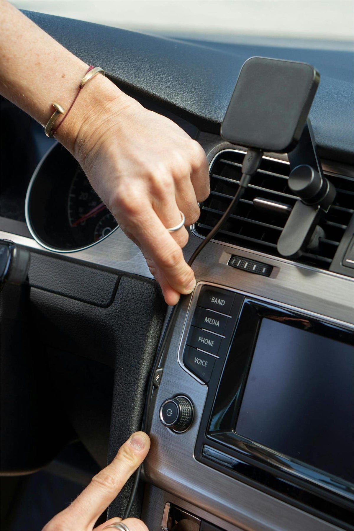 Držák do auta na mřížku ventilace Peak Design Car Mount Vent s nabíjením V2 - černý