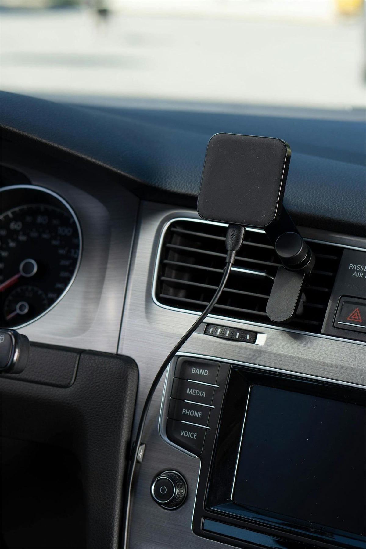 Držák do auta na mřížku ventilace Peak Design Car Mount Vent s nabíjením V2 - černý