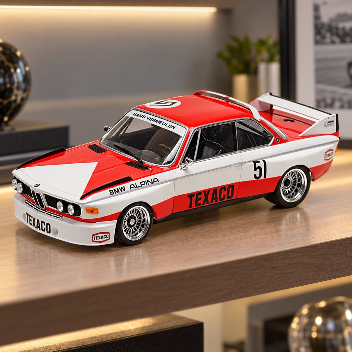 Model Minichamps BMW 3.0 CSL Zandvoort 1974 v měřítku 1:18 – H. Vermeulen – ilustrační foto (AI)