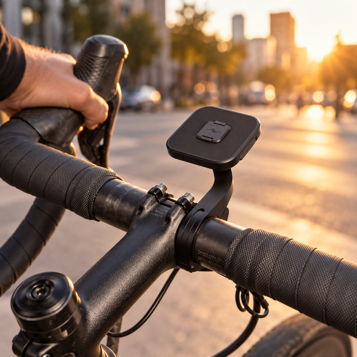 Držák na kolo Peak Design Out Front Bike Mount V2 – černý – ilustrační foto (AI)