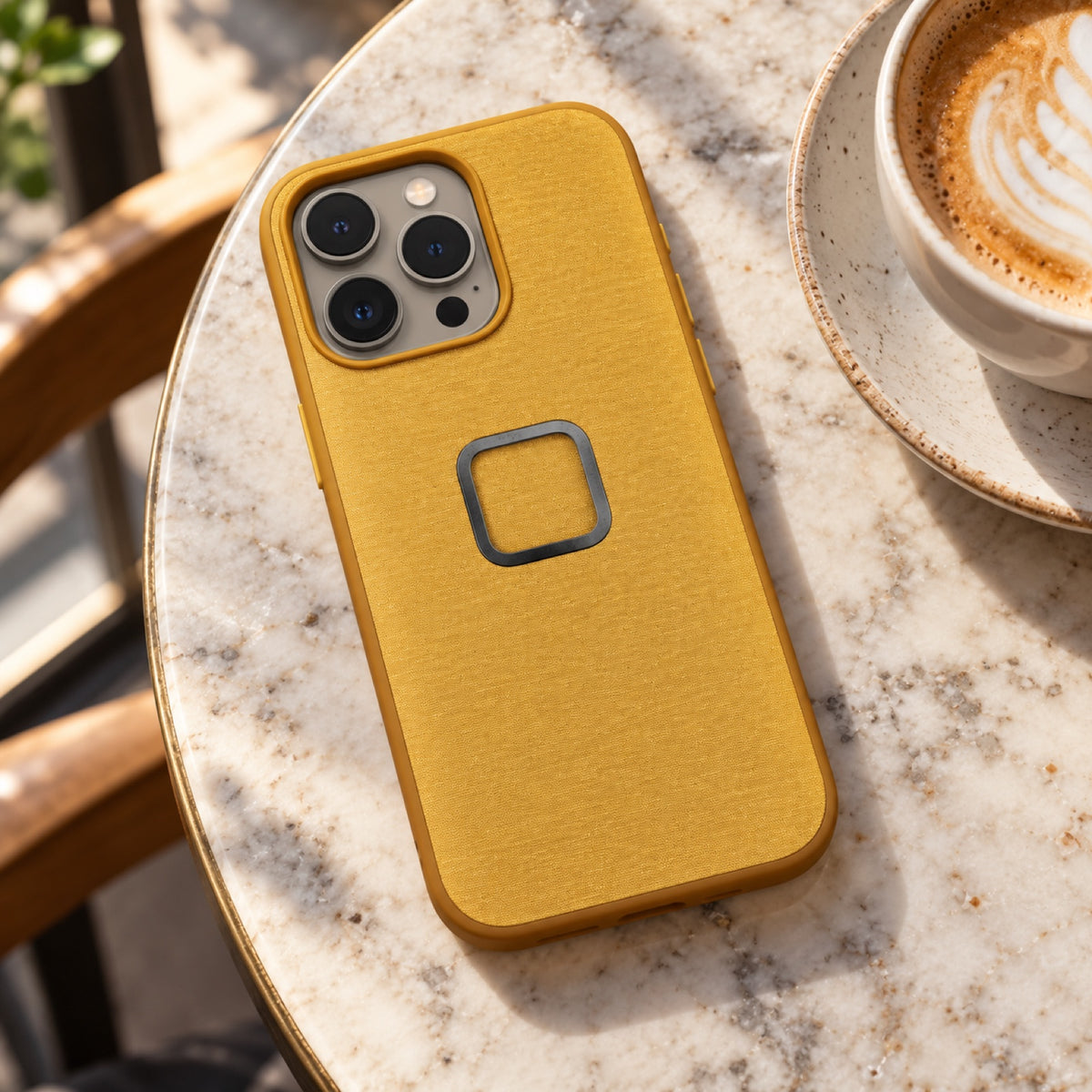 Pouzdro Peak Design Everyday Case iPhone 15 Pro Max v2 – Sun – ilustrační foto (AI)