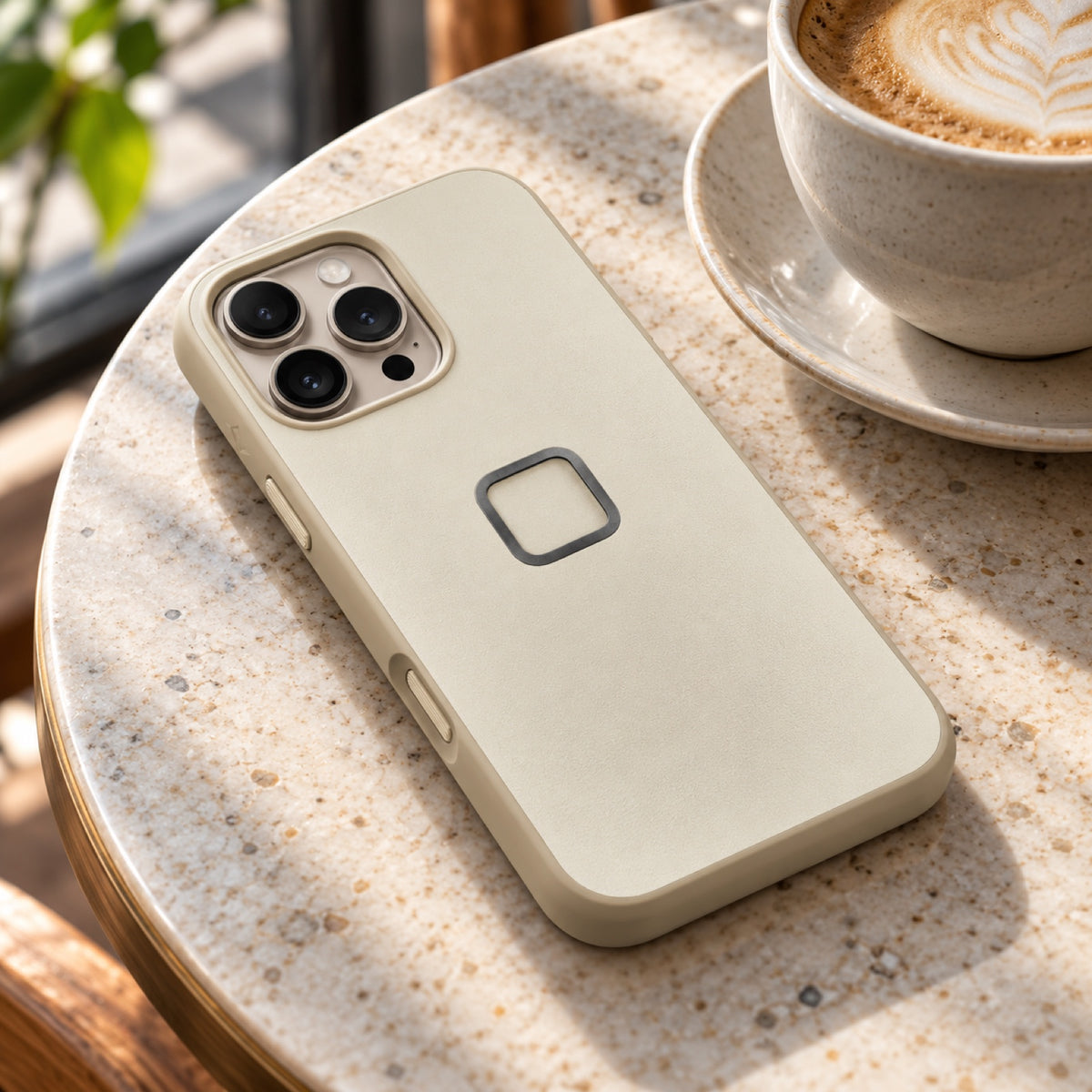 Pouzdro Peak Design Everyday Case iPhone 16 Pro Max – Bone – ilustrační foto (AI)