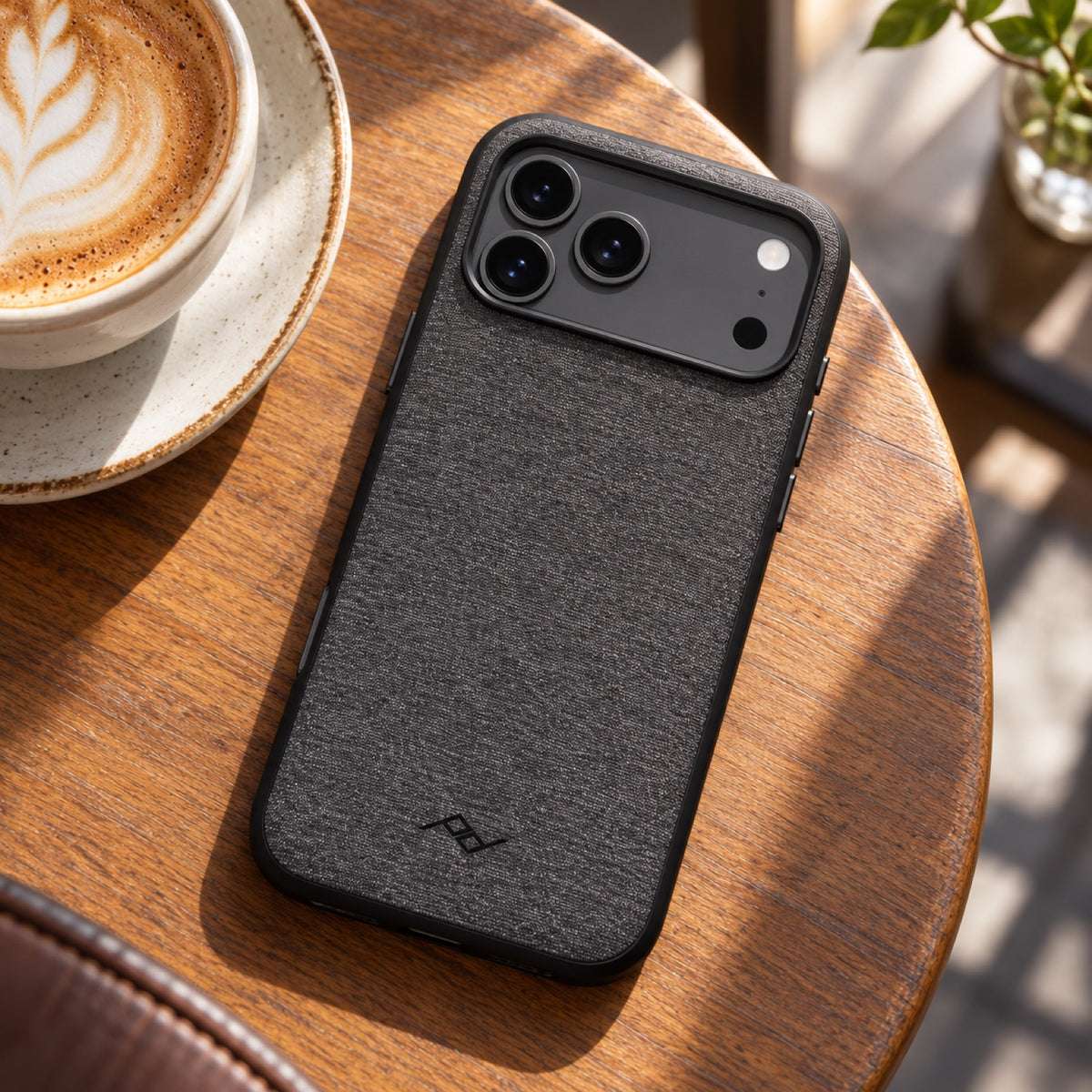 Pouzdro Peak Design Everyday Case Non-Slimlink iPhone 18 Pro Max – Charcoal – ilustrační foto (AI)