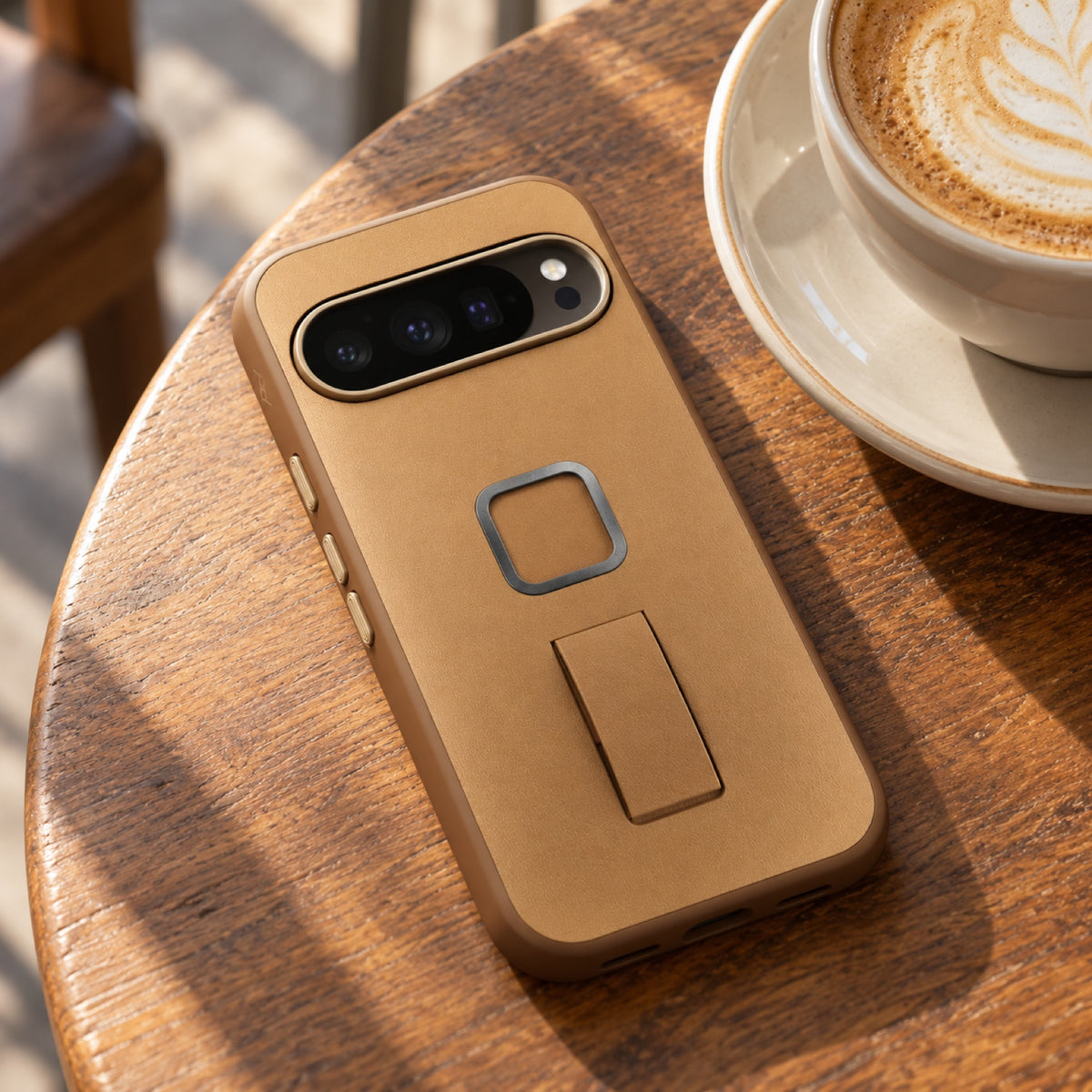 Pouzdro Peak Design Everyday Clarino Loop Case – Pixel 10 Standard and Pro – Tan – ilustrační foto (AI)