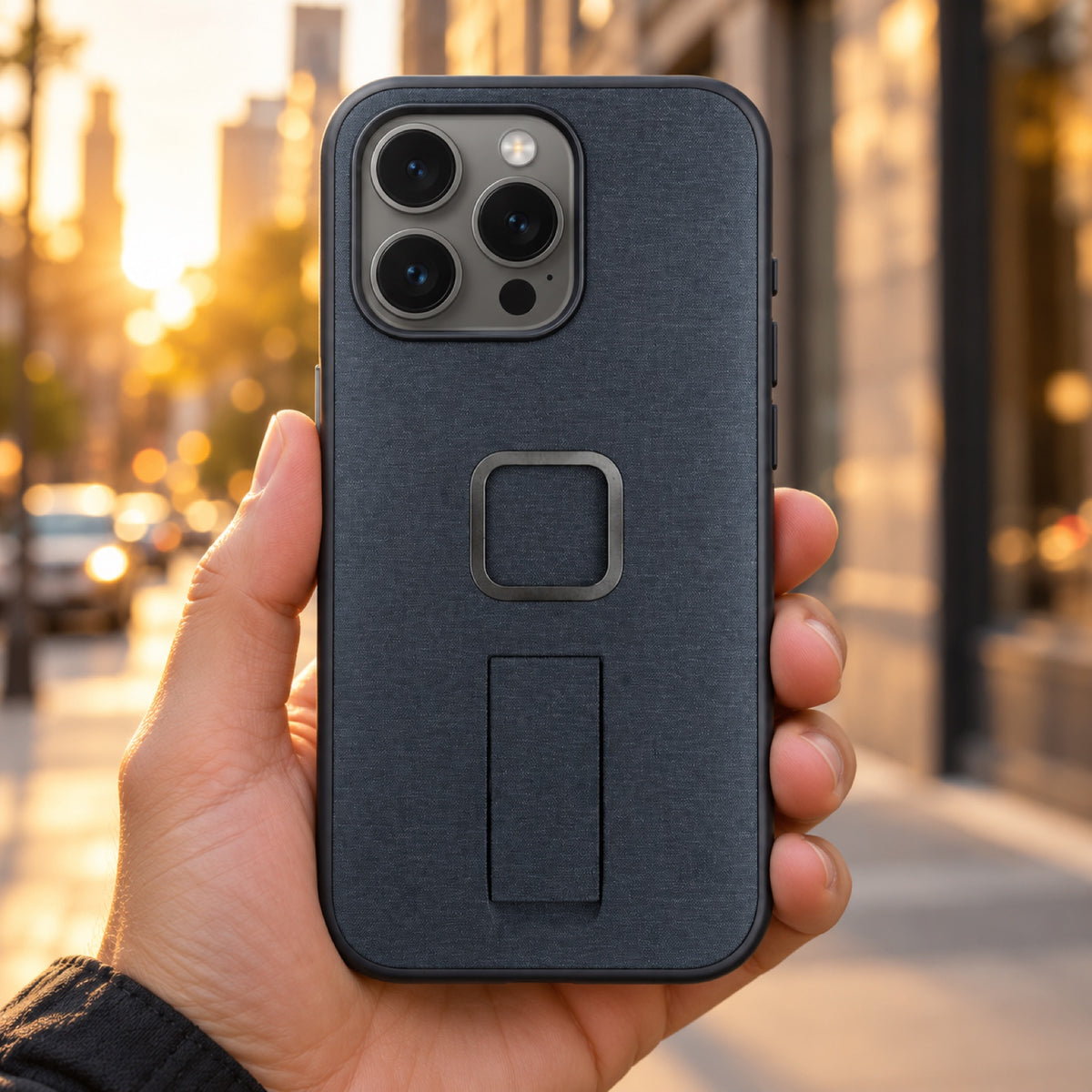 Pouzdro Peak Design Everyday Loop Case iPhone 15 Pro Max v2 – Midnight – ilustrační foto (AI)