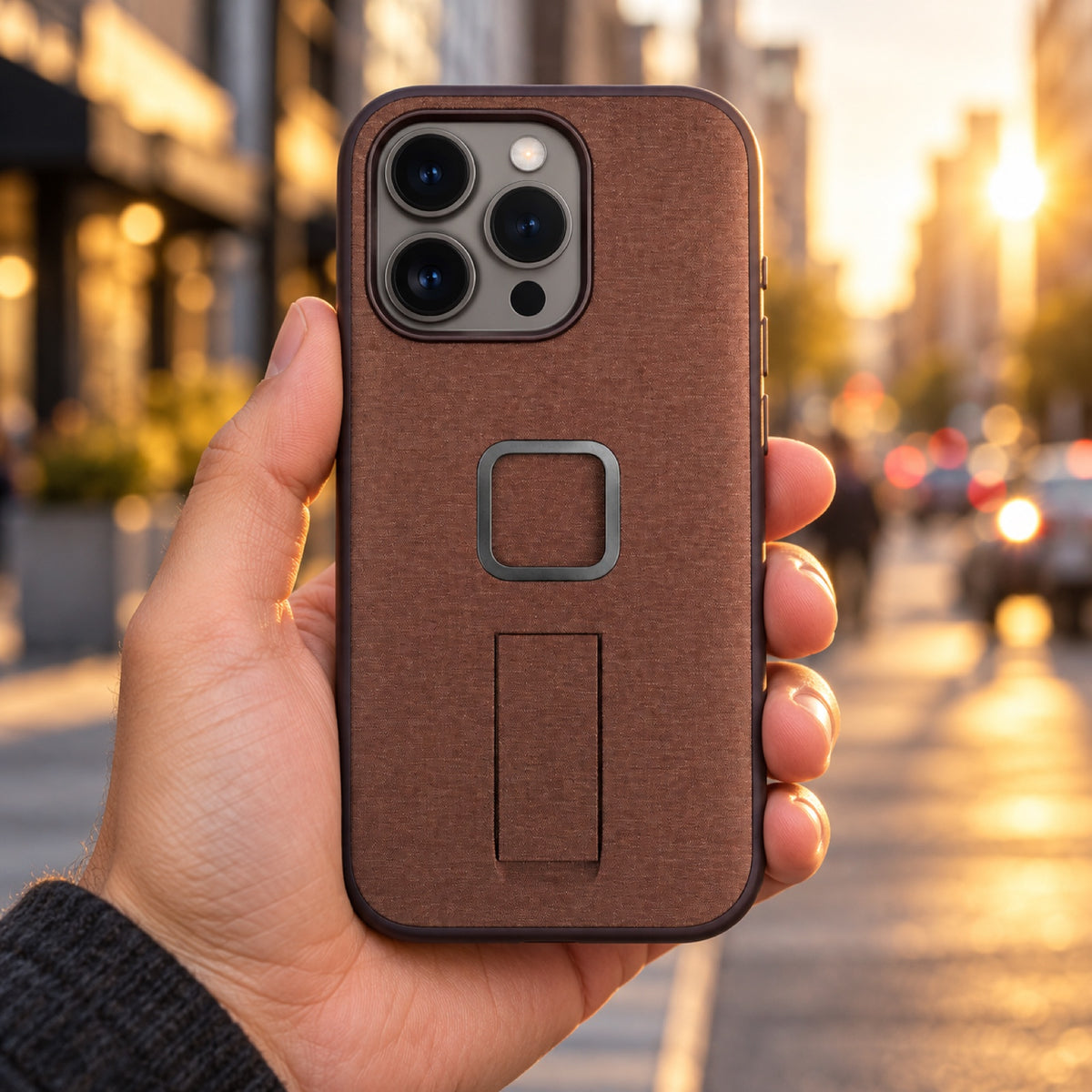 Pouzdro Peak Design Everyday Loop Case iPhone 15 Pro v2 – Redwood – ilustrační foto (AI)