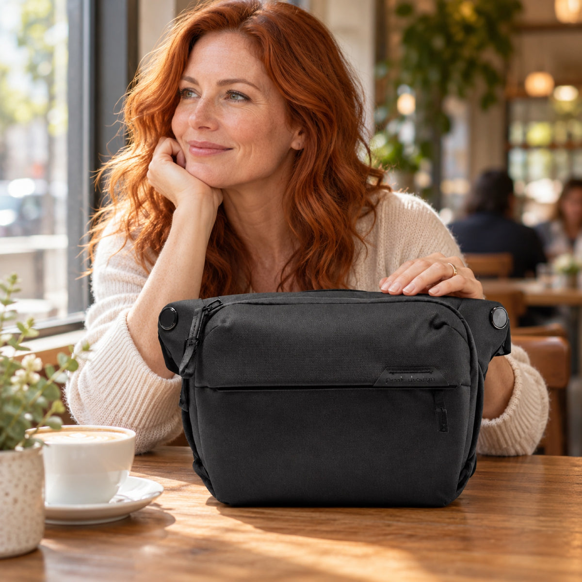 Taška přes rameno Peak Design Everyday Sling 6L v2 – černá – ilustrační foto (AI)
