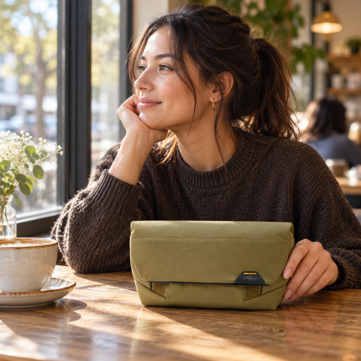Pouzdro Peak Design Field Pouch – Kelp – ilustrační foto (AI)