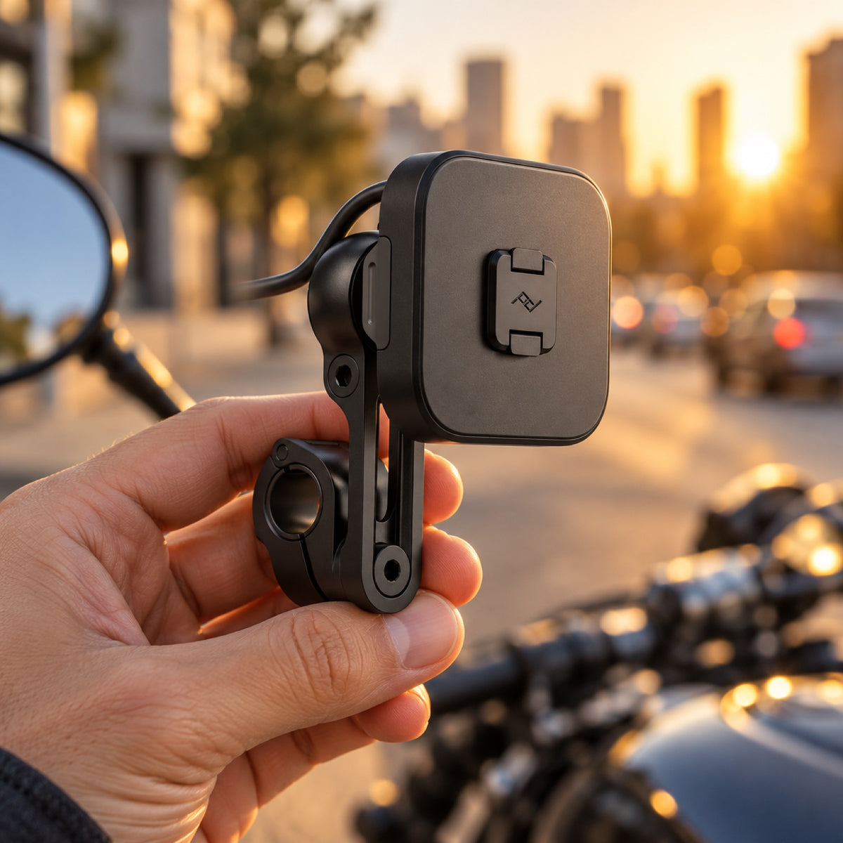 Nabíjecí držák na motocykl Peak Design Motorcycle Mount Mirror Mount Charging – černý – ilustrační foto (AI)