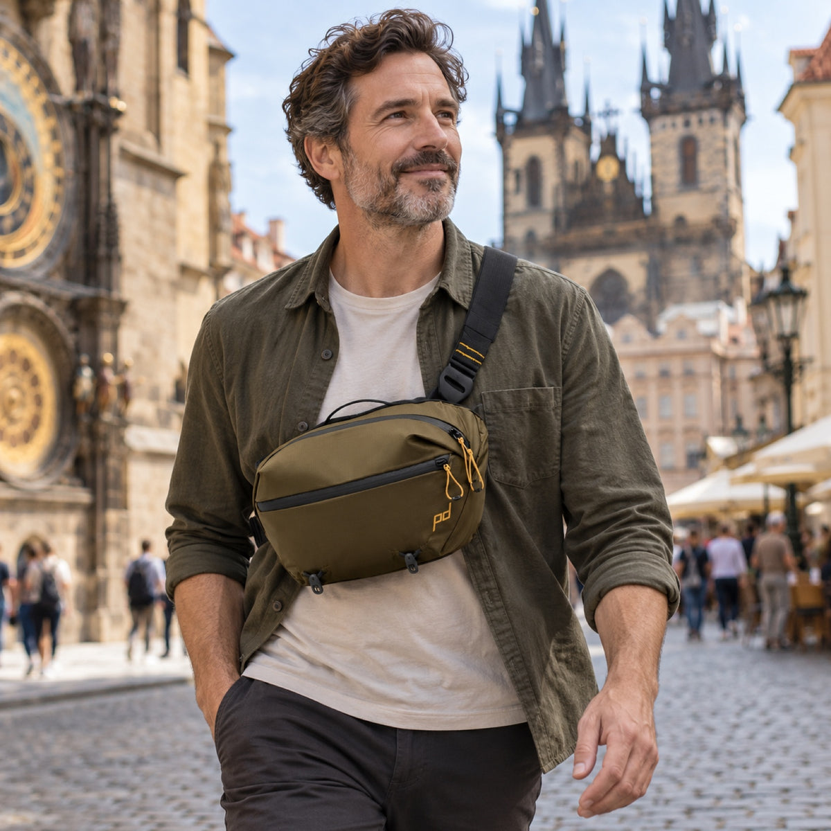 Taška přes rameno Peak Design Outdoor Sling 7L – Kelp – ilustrační foto (AI)
