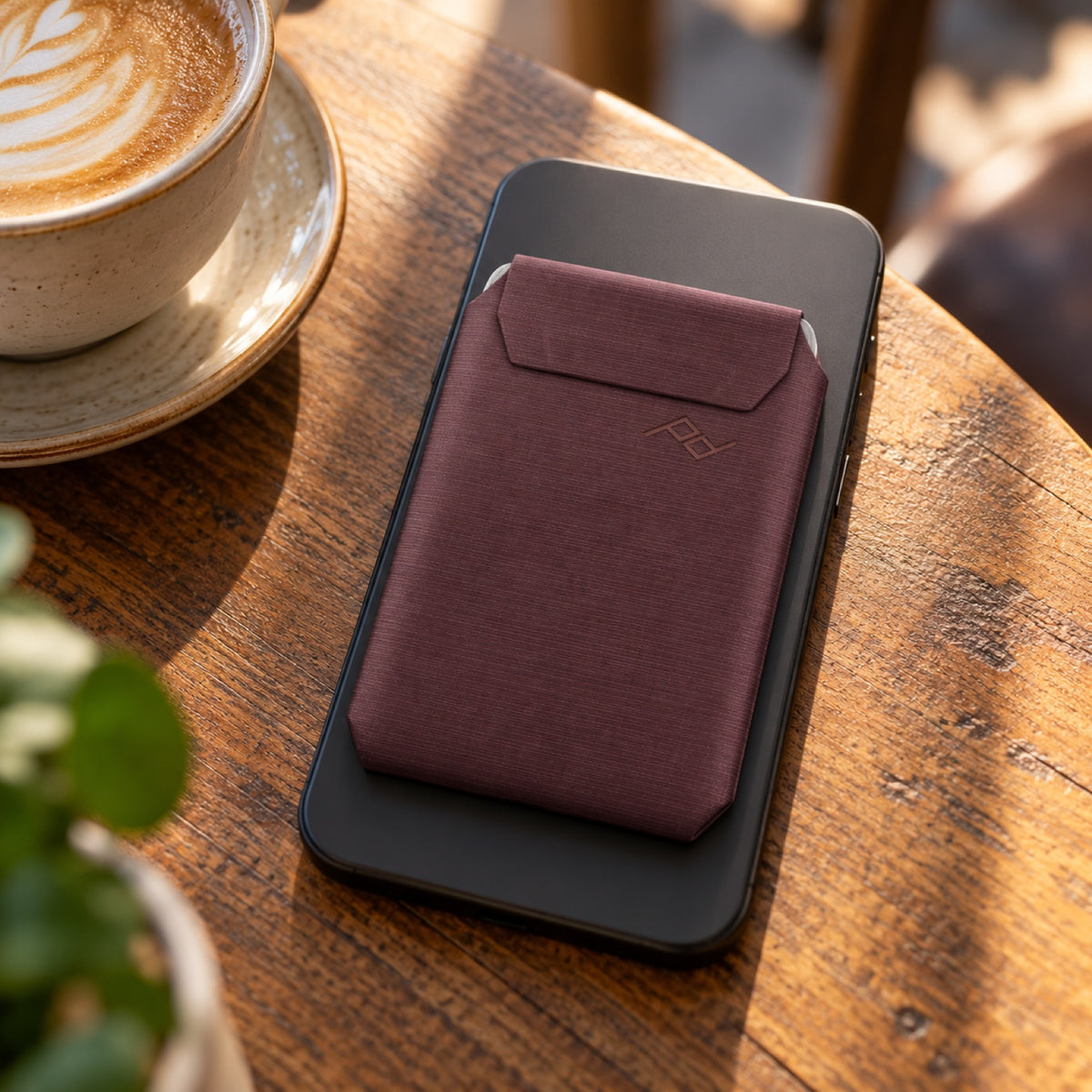 Tenká peněženka Peak Design Wallet Slim – Eclipse – ilustrační foto (AI)
