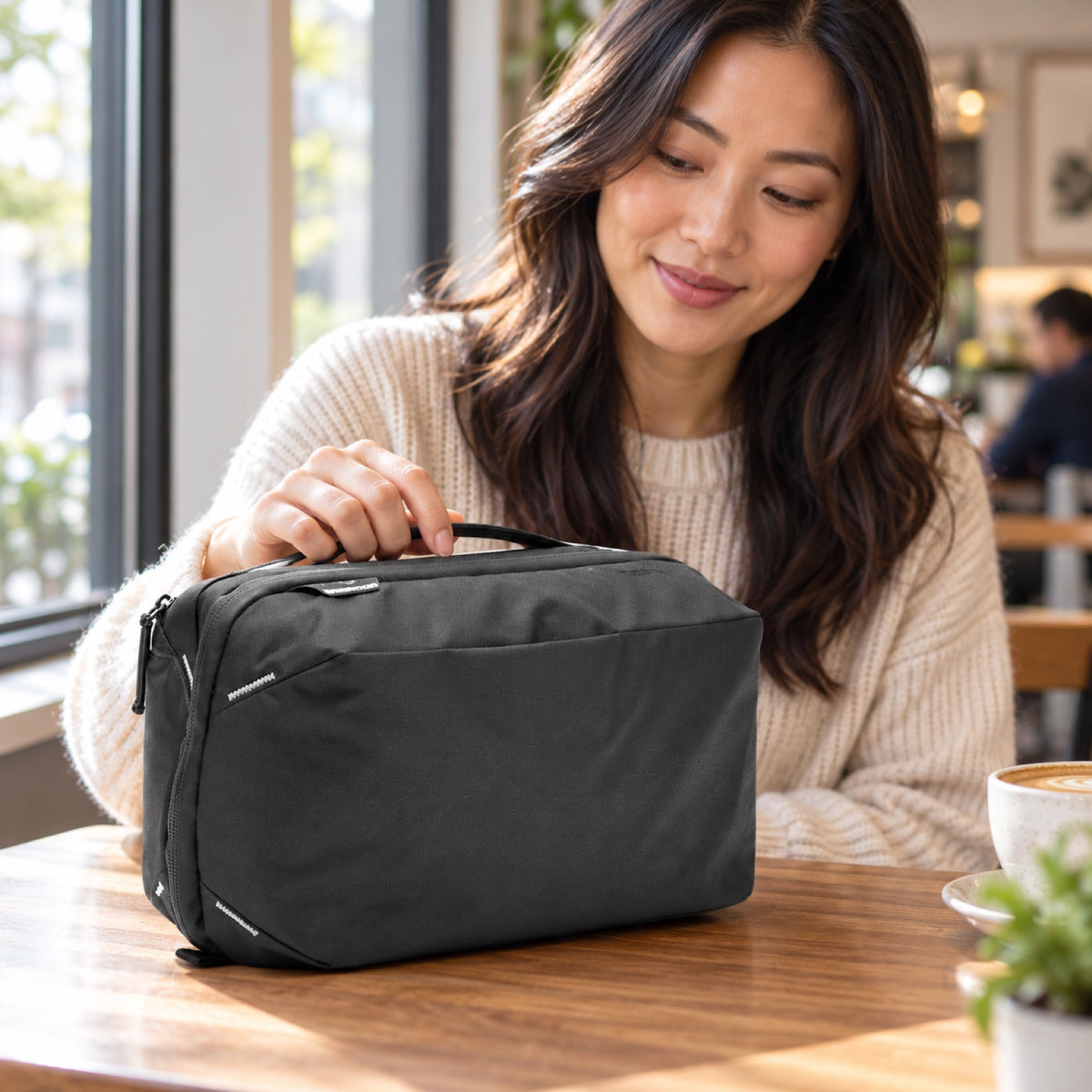 Toaletní taška Peak Design Wash Pouch v2 – černá – ilustrační foto (AI)