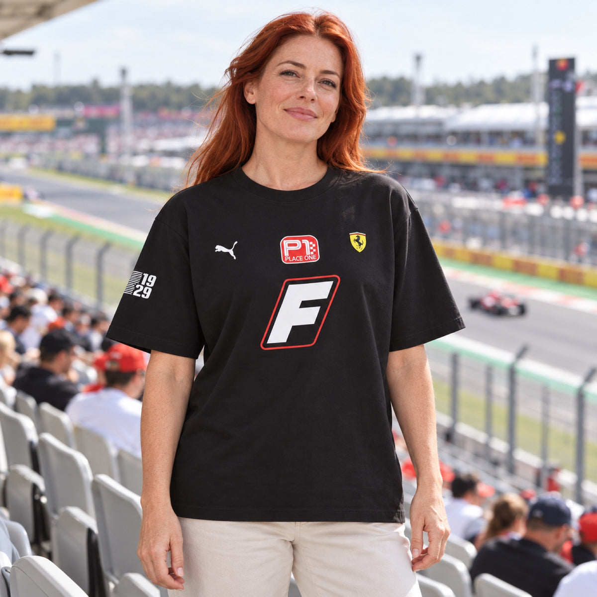 Pánské oversized tričko Ferrari Garage F1 – černé – ilustrační foto (AI)
