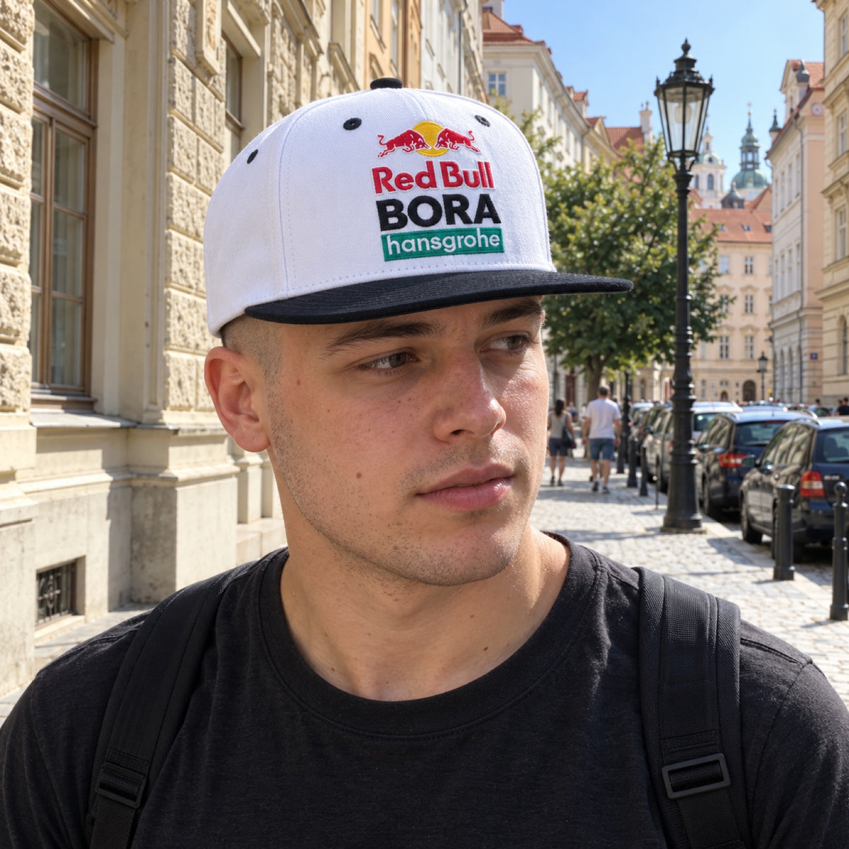 Kšiltovka pro fanoušky Red Bull Bora Hansgrohe s rovným kšiltem – ilustrační foto (AI)