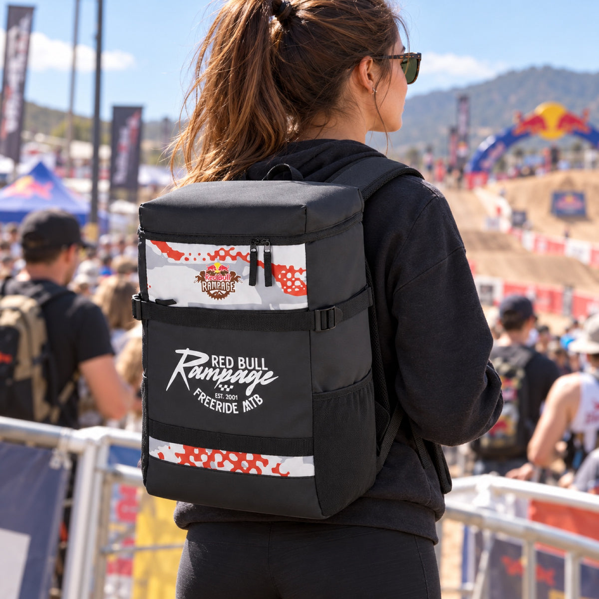 Batoh Red Bull Rampage TERRAIN – černý – ilustrační foto (AI)