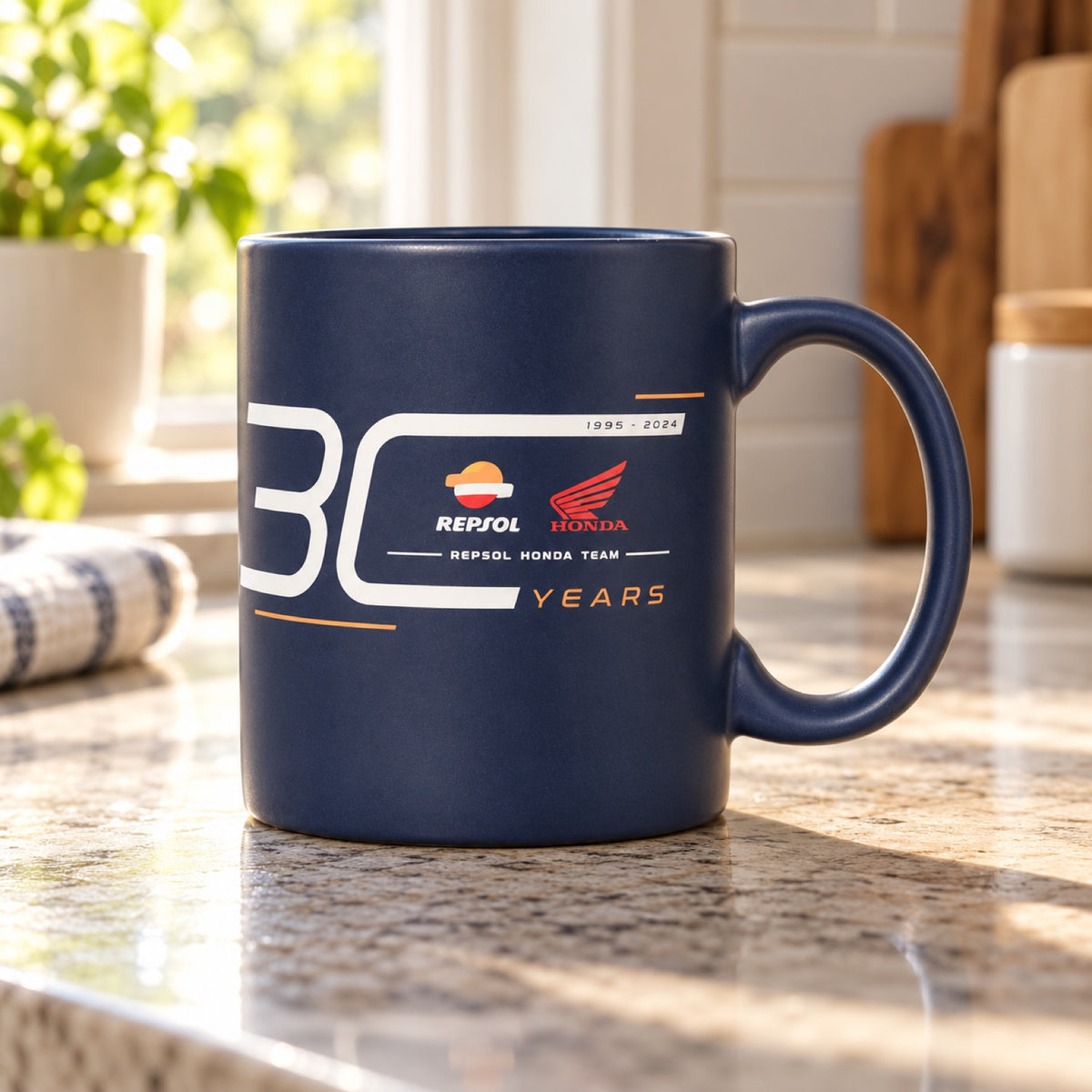 Hrnek pro fanoušky Repsol Honda – design 30 let – ilustrační foto (AI)