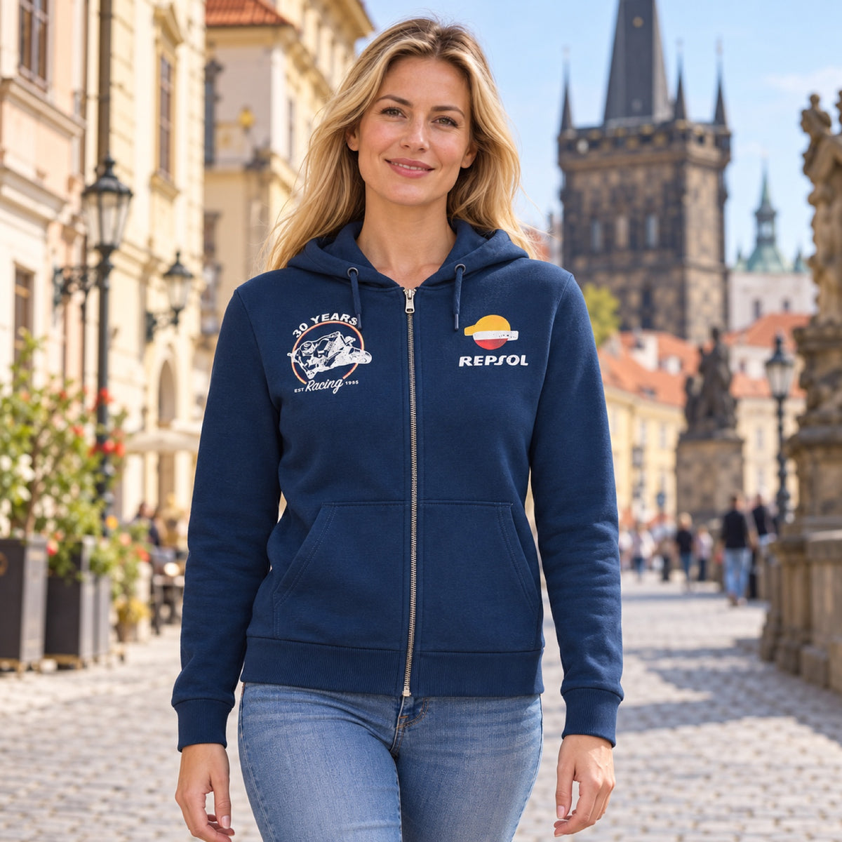 Mikina s kapucí pro fanoušky Repsol Honda MotoGP s motivem 30 let – ilustrační foto (AI)
