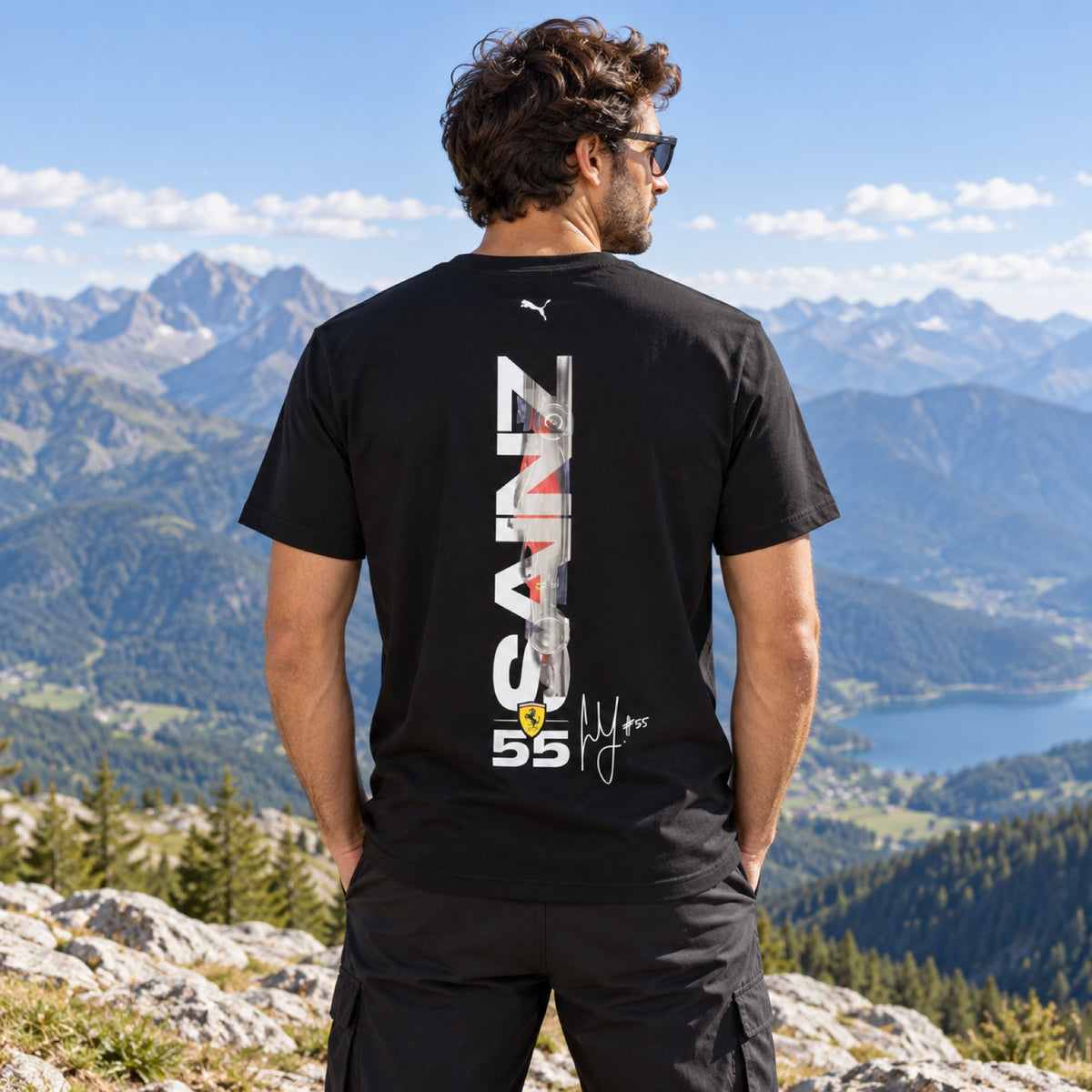 Tričko pro fanoušky Carlos Sainz – Scuderia Ferrari F1 – černé – ilustrační foto (AI)