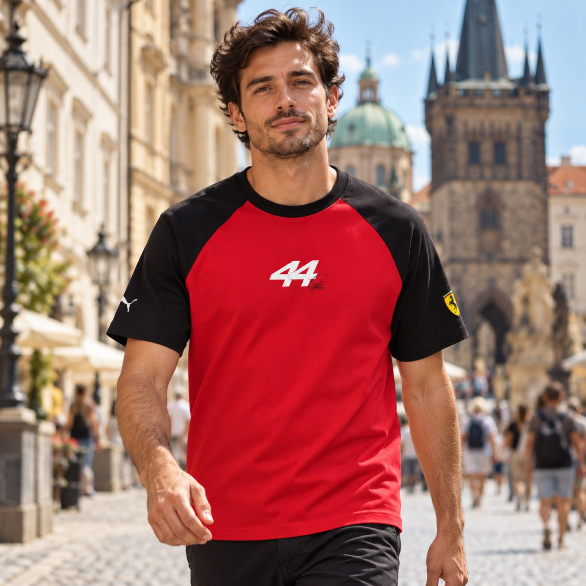 Tričko Lewis Hamilton Scuderia Ferrari F1 x Puma – Fan Edition – ilustrační foto (AI)