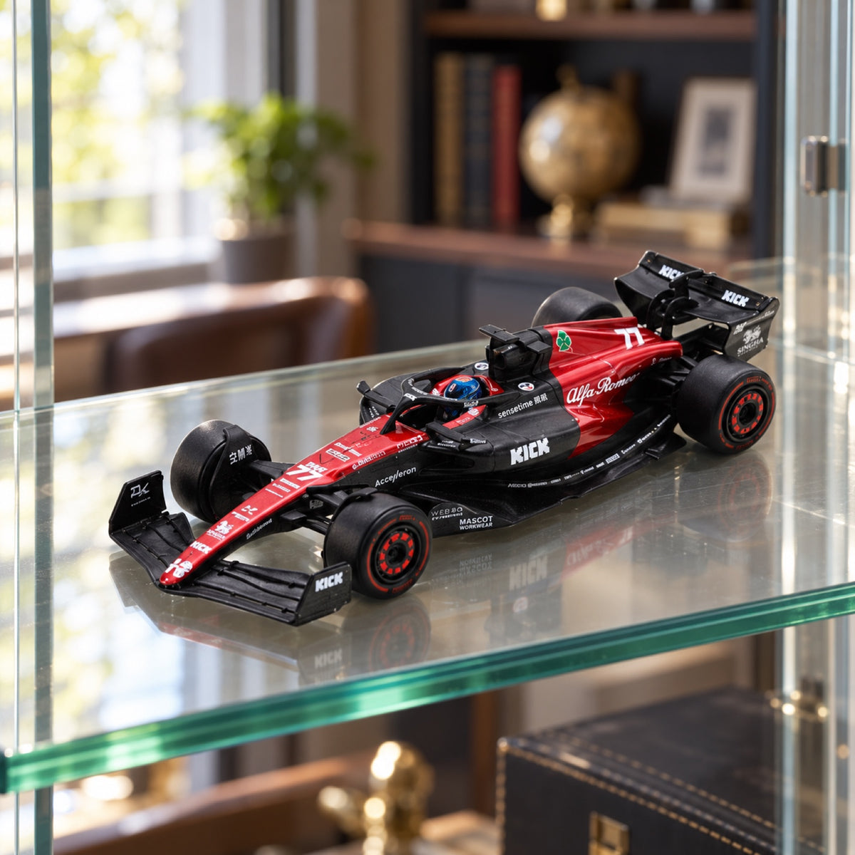 Model Spark Alfa Romeo F1 Team C43 Valtteri Bottas v měřítku 1:64 – 2023 – ilustrační foto (AI)