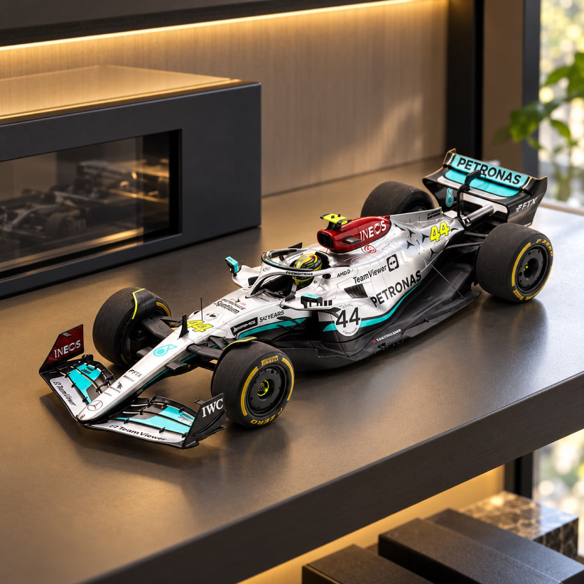 Model Spark Mercedes-AMG PETRONAS W13 E Lewis Hamilton v měřítku 1:18 – GP Belgie 2022 – ilustrační foto (AI)