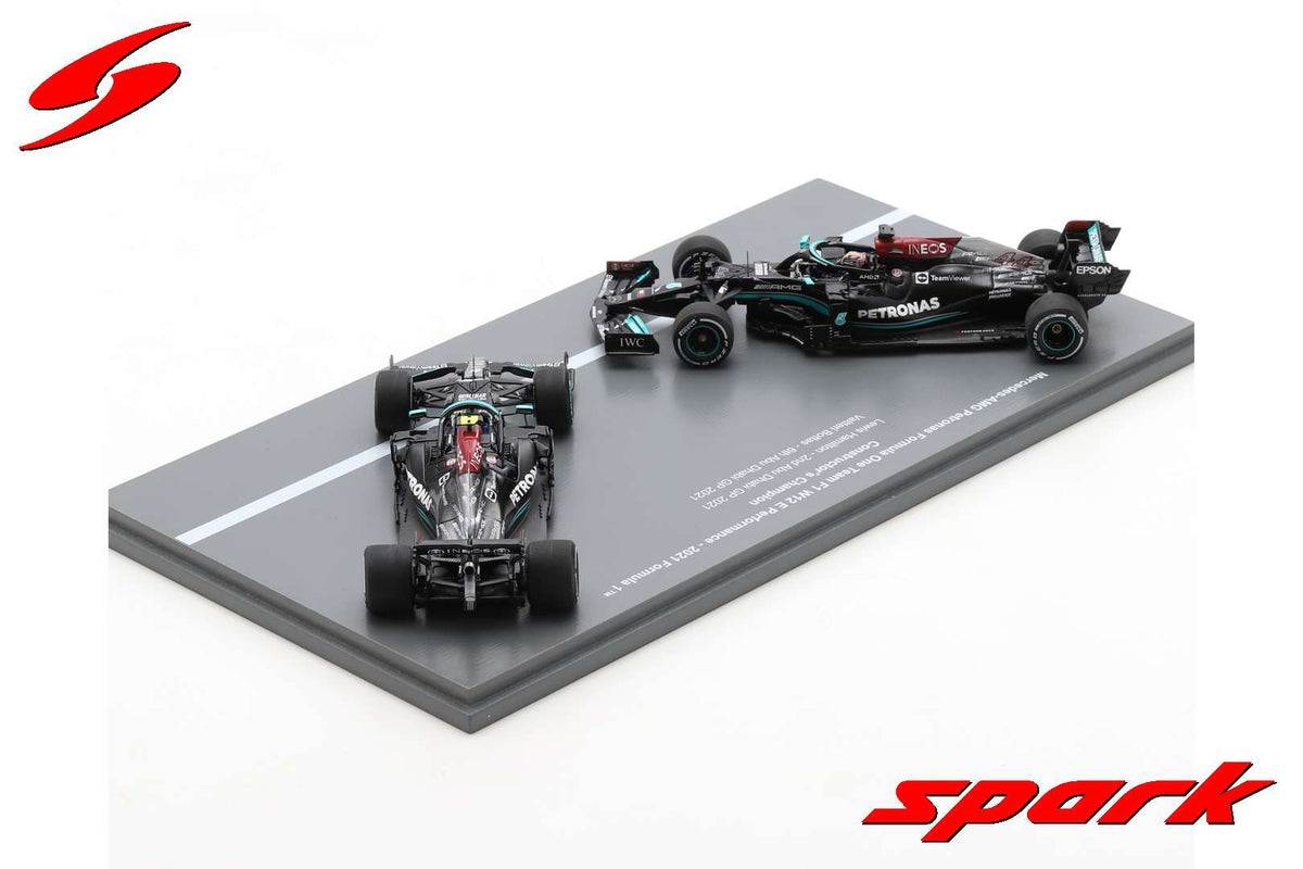 Set modelů Mercedes AMG W12 SPARK L. Hamilton + V. Bottas Abu Dhabi GP 2021