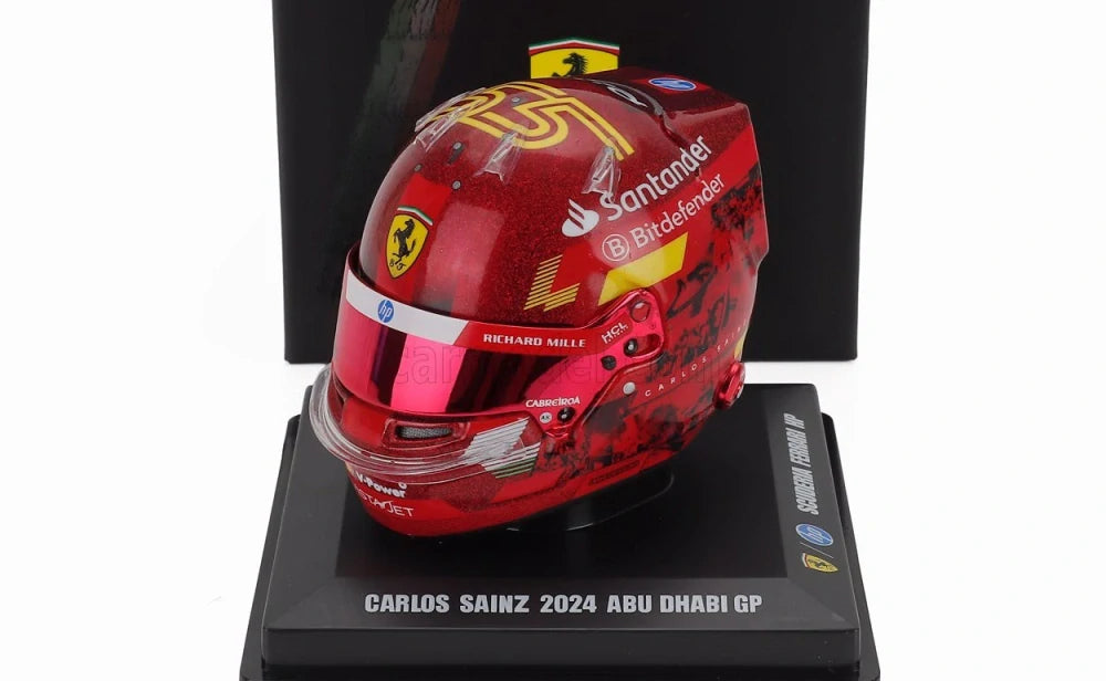 Model helmy Carlos Sainz LookSmart v měřítku 1:5 – SF Abu Dhabi 2024