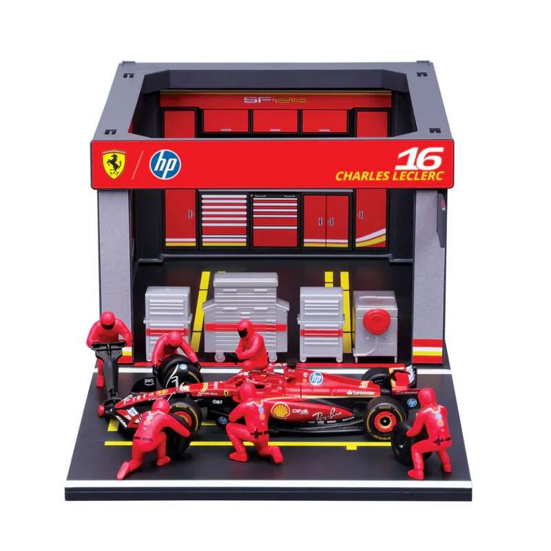 Model Bburago Scuderia Ferrari F1 1:43 Charles Leclerc s modelem boxu