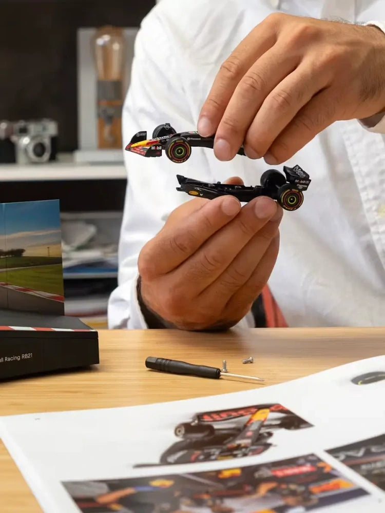 Stavebnice modelu Oracle Red Bull Racing RB21 Max Verstappen v měřítku 1:43 – adventní kalendář