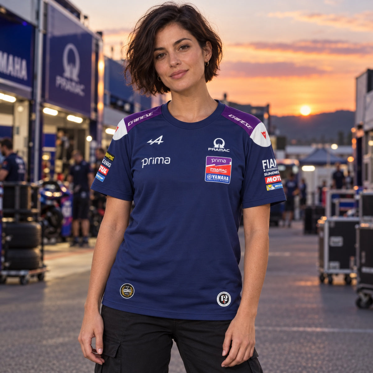Týmové tričko Yamaha Pramac s logy sponzorů – ilustrační foto (AI)
