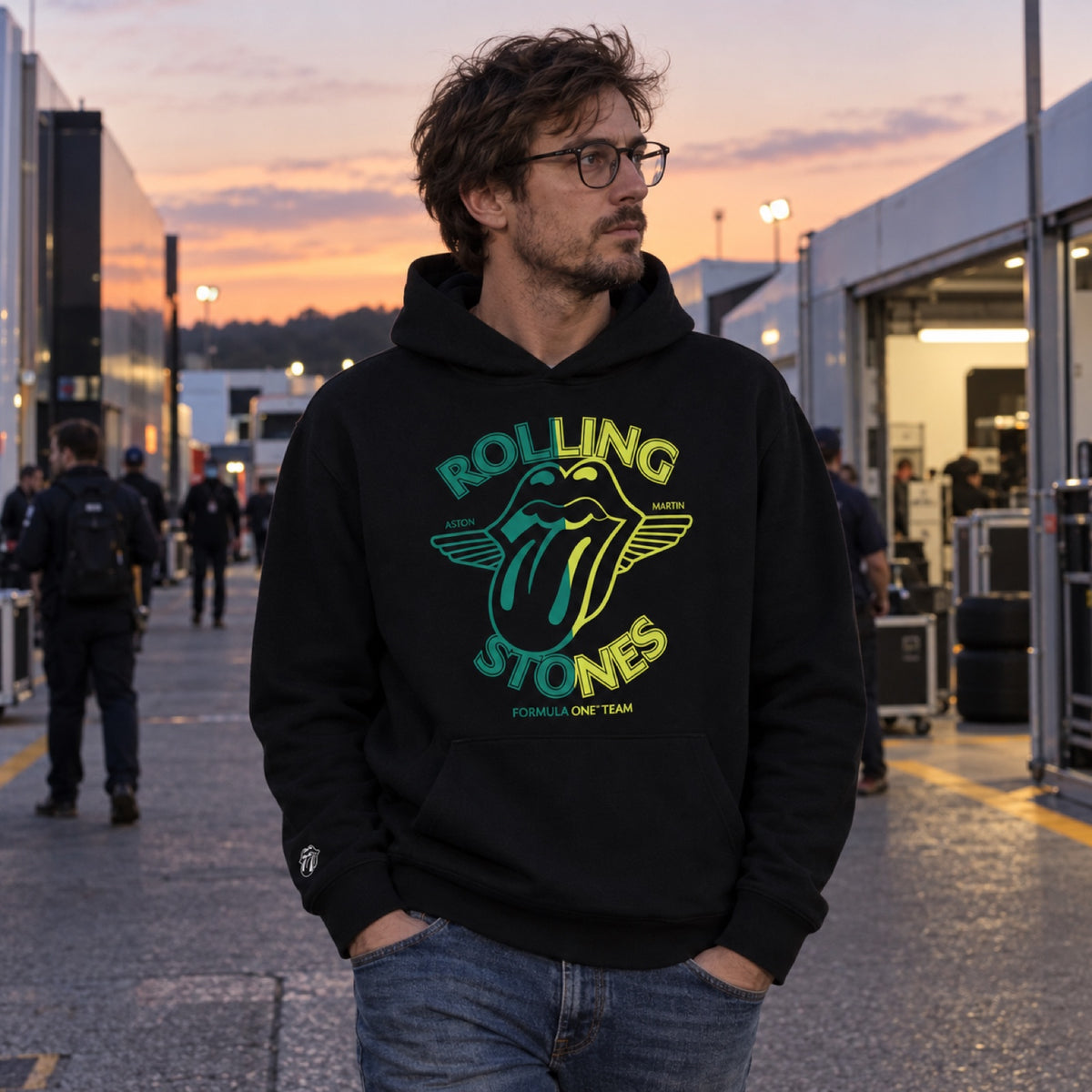Aston Martin F1 Team Fan Hoodie – Rolling Stones Edition – ilustrační foto (AI)