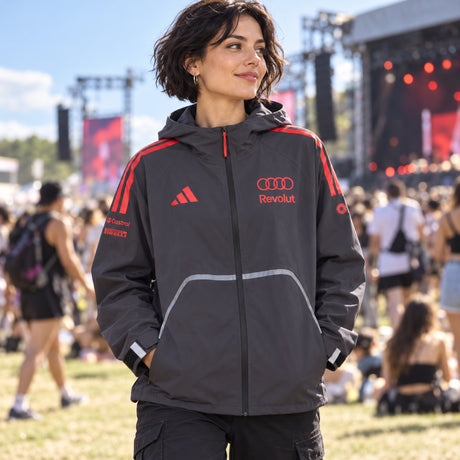 Lehká týmová bunda Audi Revolut F1 x Adidas s logy sponzorů – šedá – ilustrační foto (AI)
