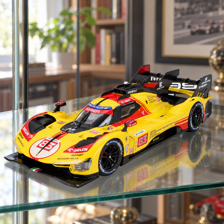 Model Ferrari 499P č. 83 Le Mans 2024 v měřítku 1:18 AF Corse – Bburago Deluxe Edition – ilustrační foto (AI)