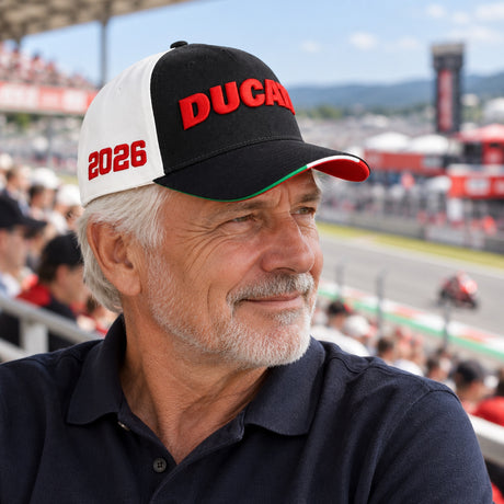 Kšiltovka Ducati Corse – 100 Years of Ducati Edition – ilustrační foto (AI)