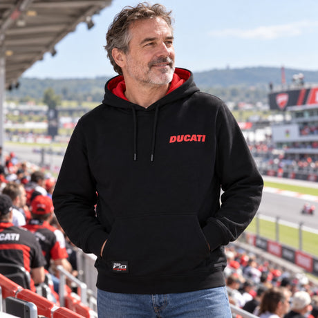 Pánská mikina s kapucí Ducati Corse – černá – 100th Years DUCATI Edition – ilustrační foto (AI)