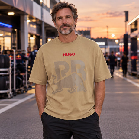 Tričko HUGO Racing Bulls Casual – pískové – ilustrační foto (AI)