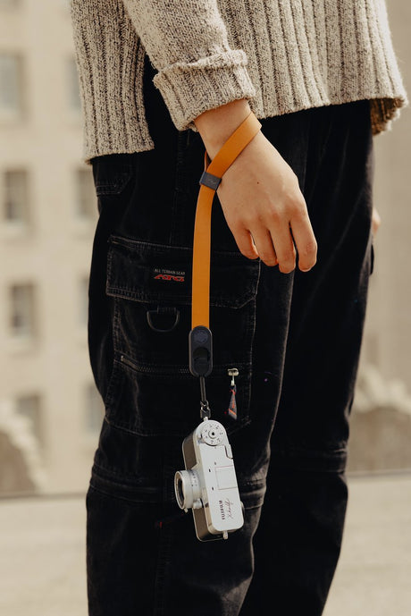 Peak Design Cuff - kožený řemínek na fotoaparát zápěstní - Amber