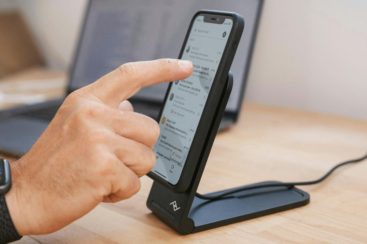 Bezdrátový nabíjecí stojan Peak Design Wireless Charging Stand V2 - černý