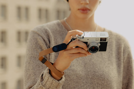 Peak Design Cuff - kožený řemínek na fotoaparát zápěstní - Brown