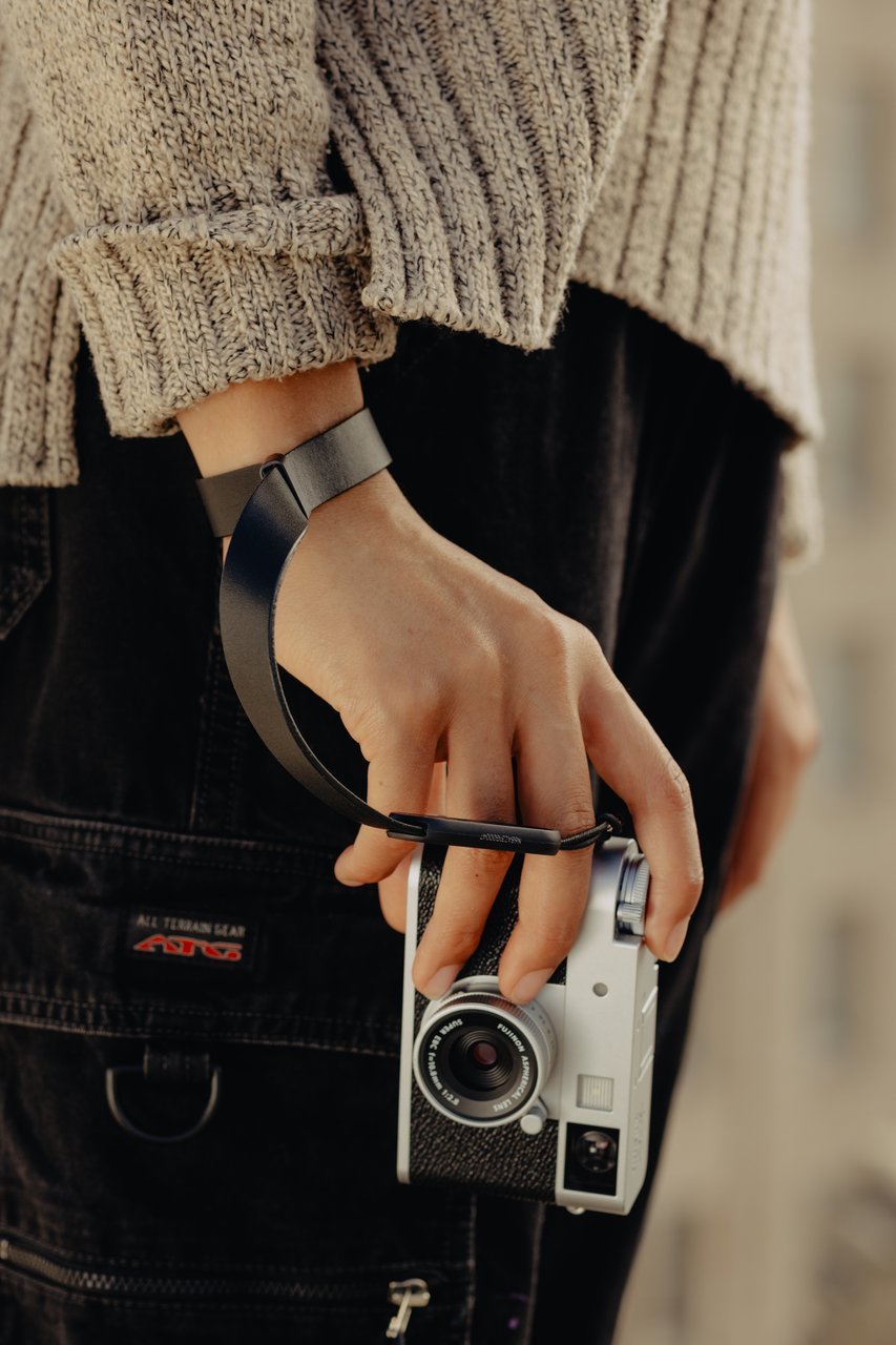 Peak Design Cuff - kožený řemínek na fotoaparát zápěstní - Black
