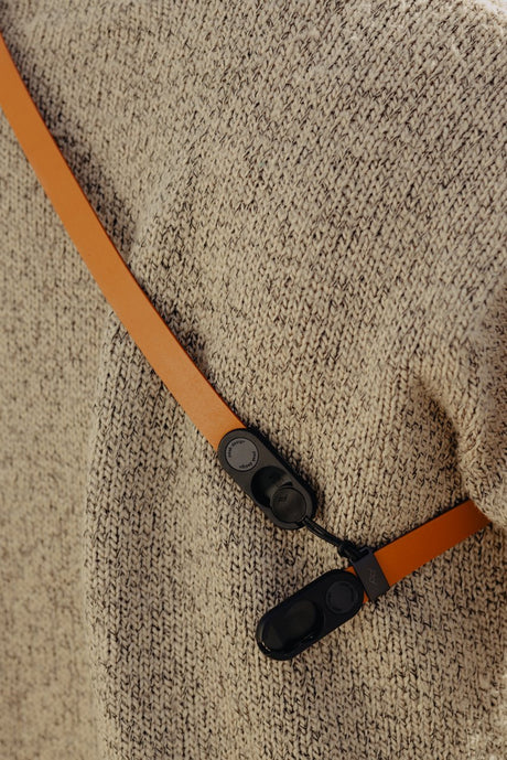 Peak Design Form - kožený řemínek na fotoaparát krátký - Amber
