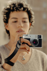 Peak Design Cuff - kožený řemínek na fotoaparát zápěstní - Black