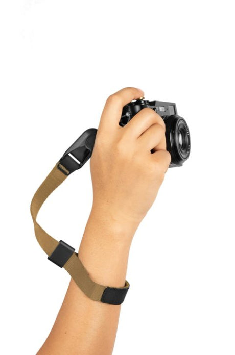 Peak Design Cuff - řemínek na zápěstí - Coyote (světle hnědá