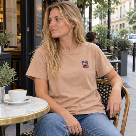 KTM Red Bull Racing GEAR Fan T-Shirt – Light Brown – ilustrační foto 2 (AI)